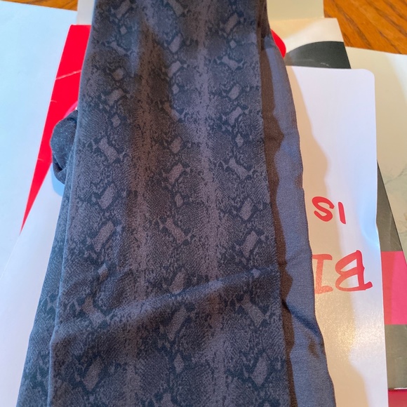 Spanx Easy As Python print tights - Picture 9 of 9